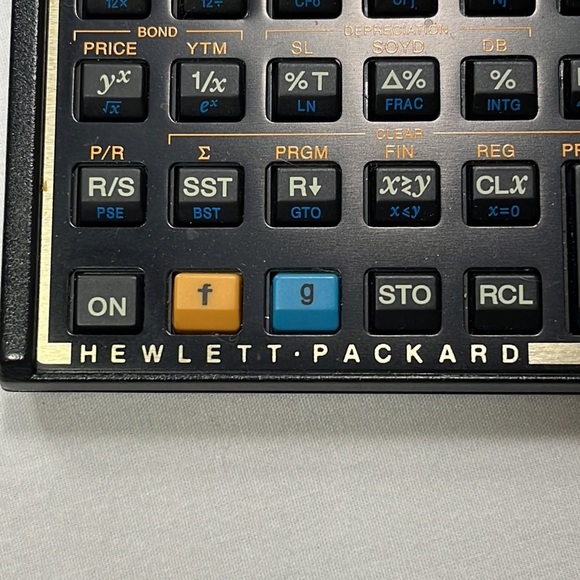 HP 12C Financial Calculator - Picture 6 of 10